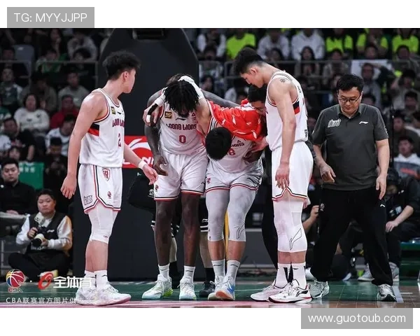 快船季前赛对阵广州龙狮比尔因膝伤缺席其他球员全力出战